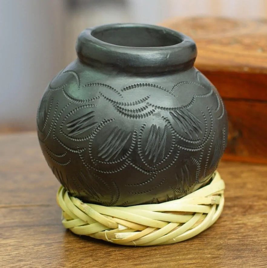 Barro Negro Black Ceramic Decorative Mini Vase 'Delightful Black'